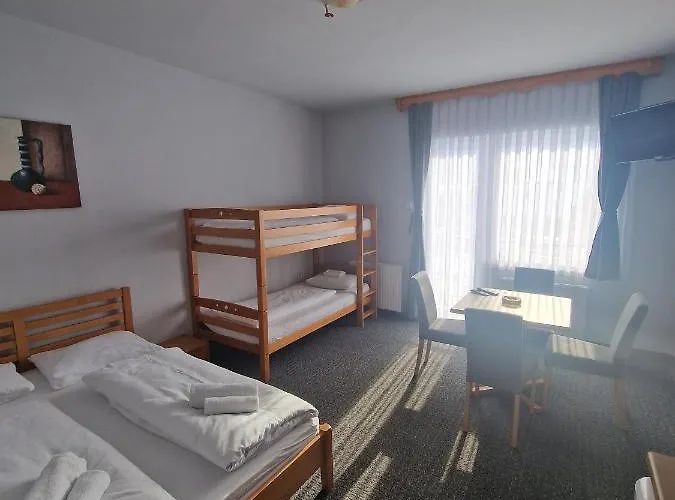 Apartments And Rooms Ski